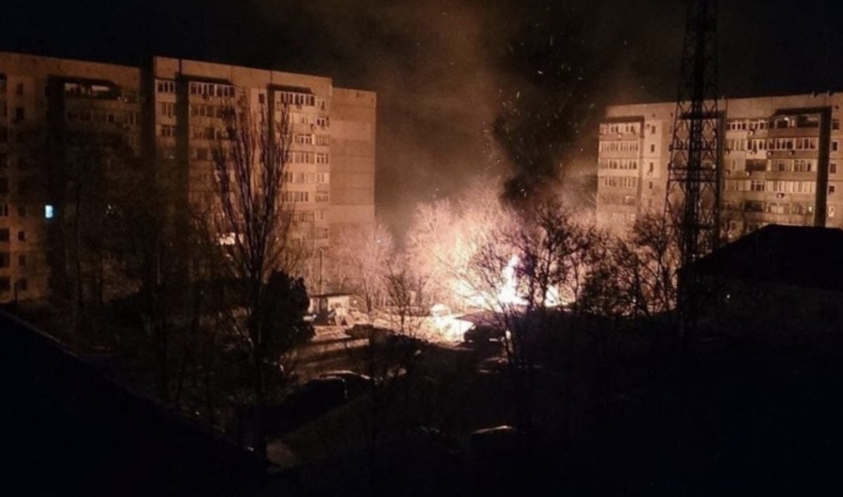 Ukraine: Russian planes bombed the theater building where civilians were hiding in Mariupol #1