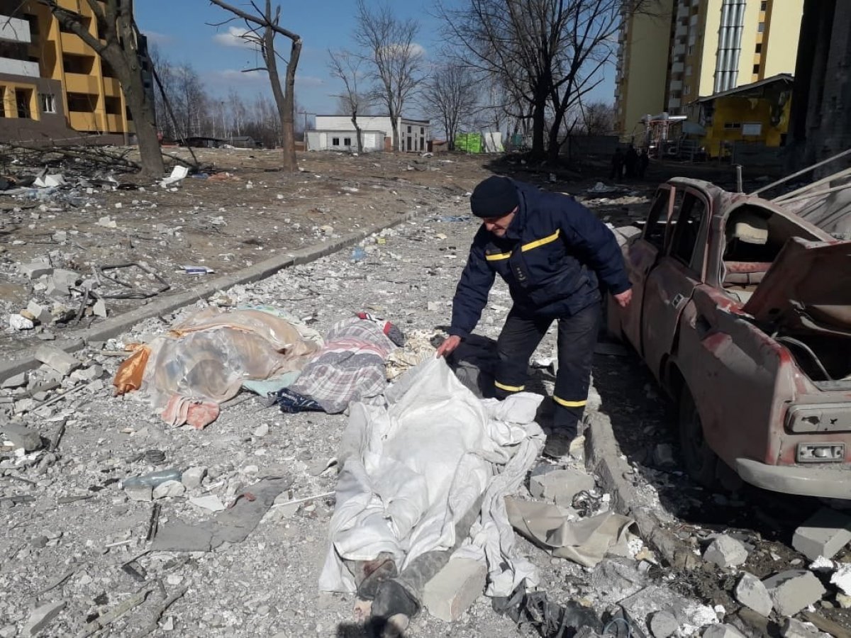 Ukrayna’da 3’ü çocuk 5 kişilik aile, enkaz altında can verdi #2