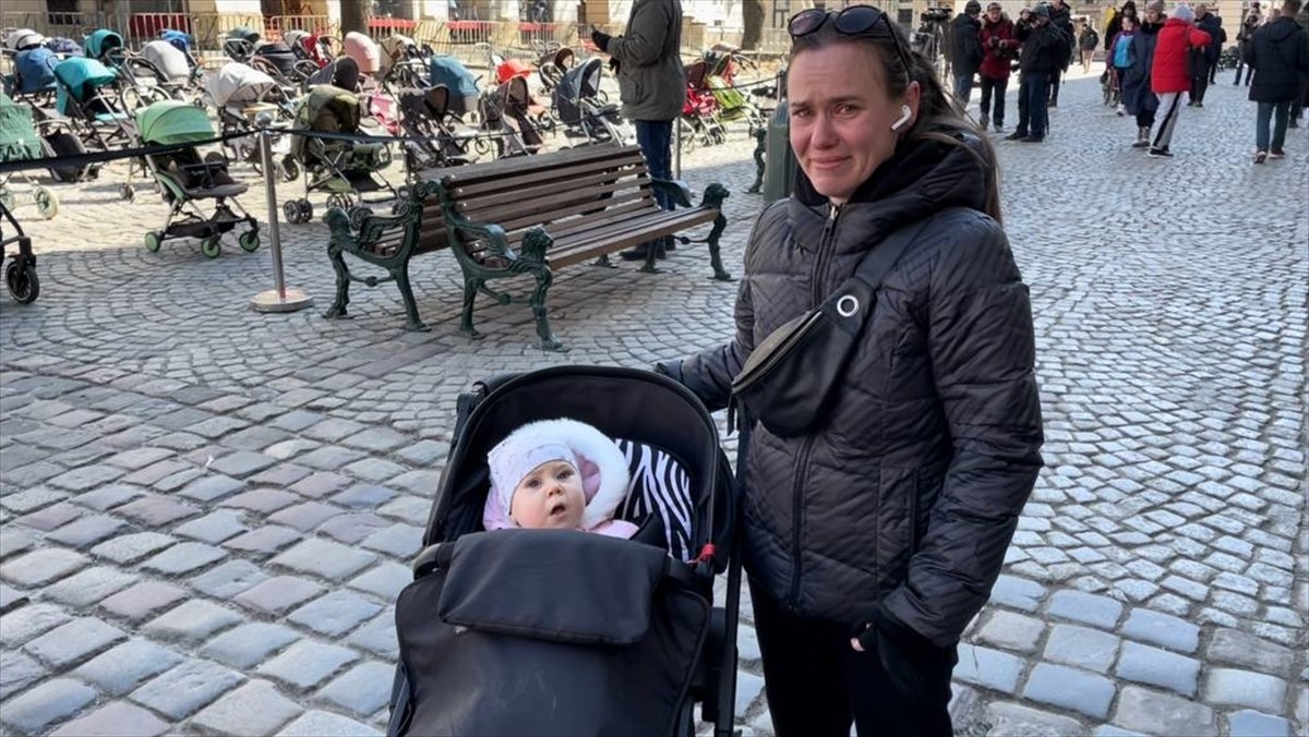 109 empty strollers were left in the square in Lviv #4