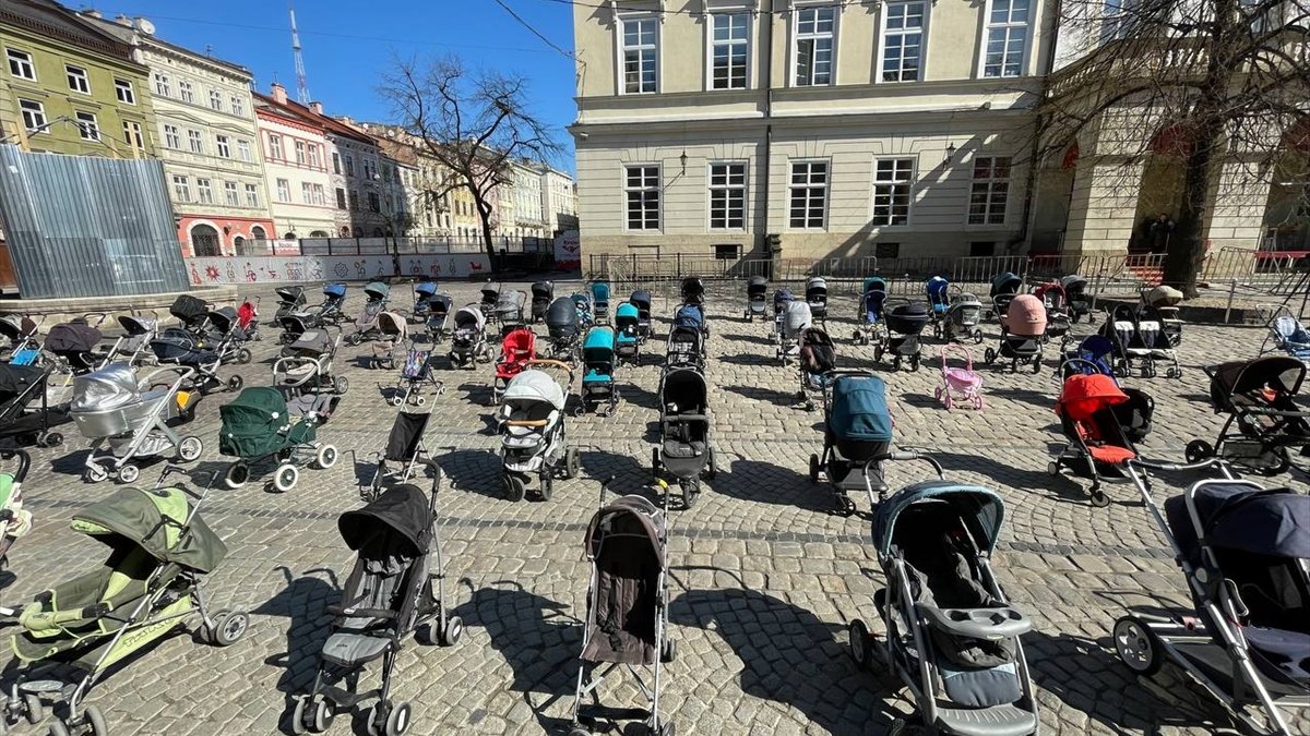 109 empty baby carriages were left in the square in Lviv