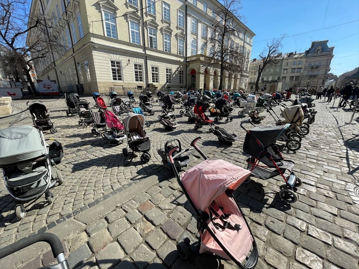 109 empty strollers were left in the square in Lviv #1