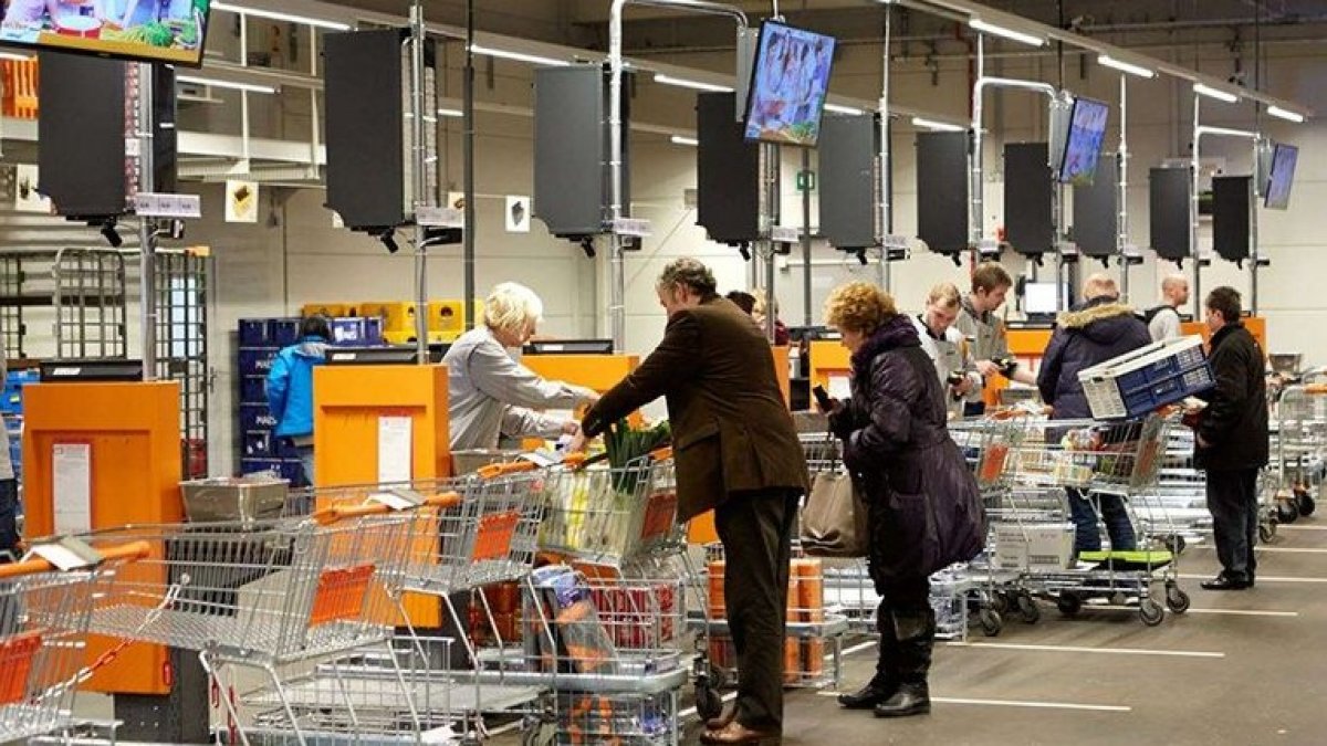 Belgian supermarket chain limits oil and flour sales #3