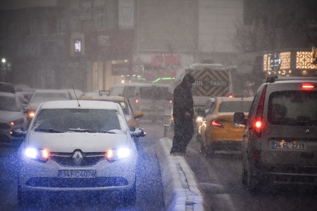 İstanbul da kar şiddetini artırdı #1