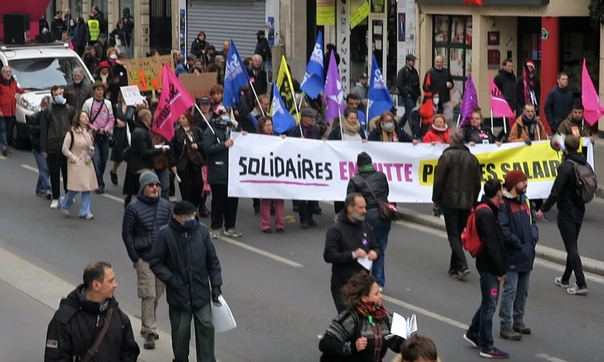 Pensioners in France asked for a raise #3