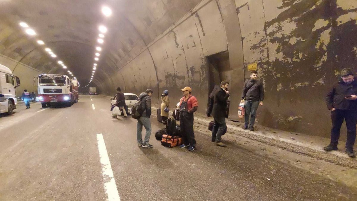 Bolu Dağı Tüneli nde gerçekleşen kazaya ilişkin ilk kareler #14