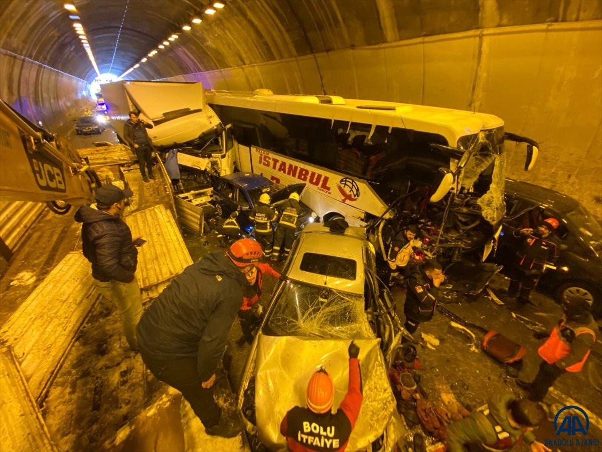 Bolu Dağı Tüneli nde gerçekleşen kazaya ilişkin ilk kareler #24