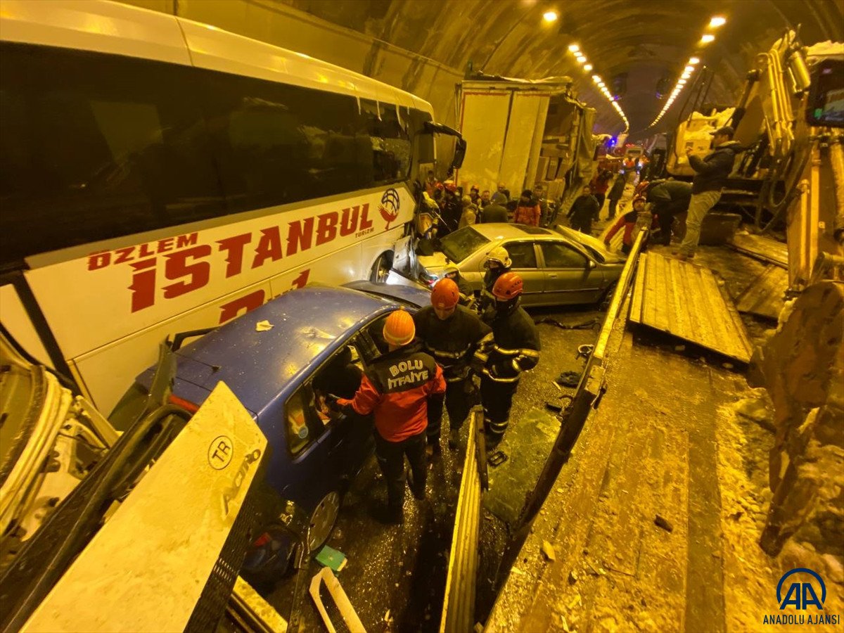 Bolu Dağı Tüneli nde gerçekleşen kazaya ilişkin ilk kareler #25