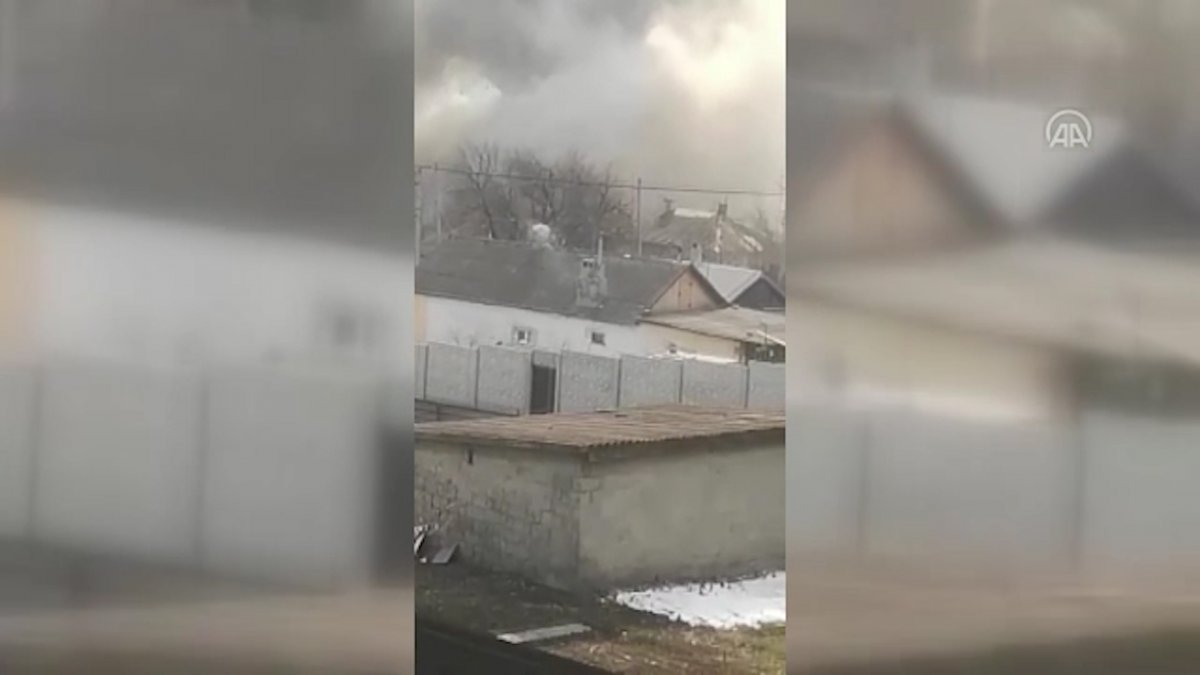 Russian bombardment of factories and port in Mariupol caught on camera #1