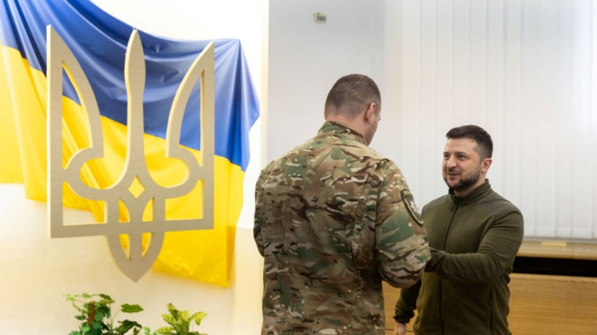 Zelensky awarded medals to Ukrainian policemen