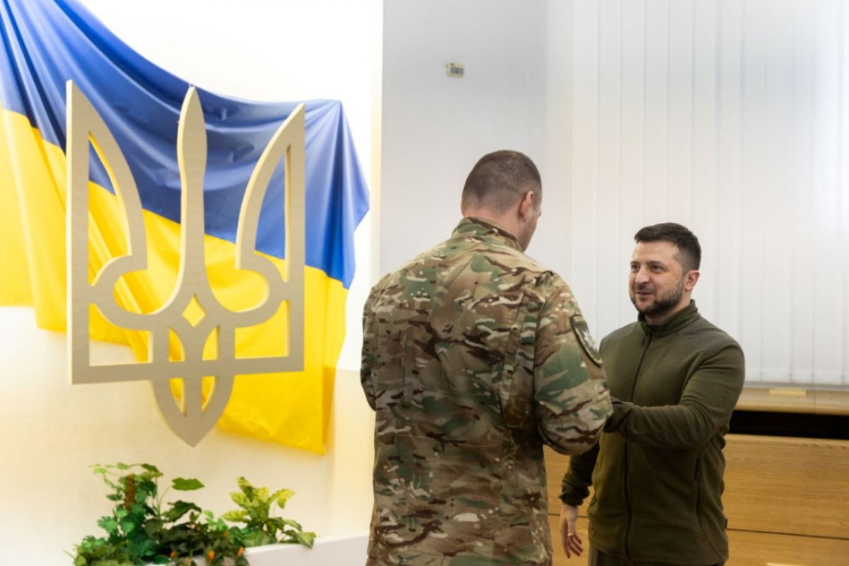 Zelensky, Ukraynalı polislere madalya taktı #1