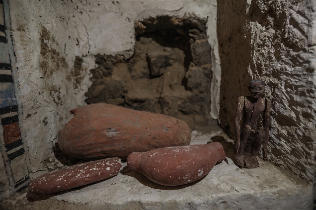 Firavunlar dönemine ait 5 mezar keşfedildi #4