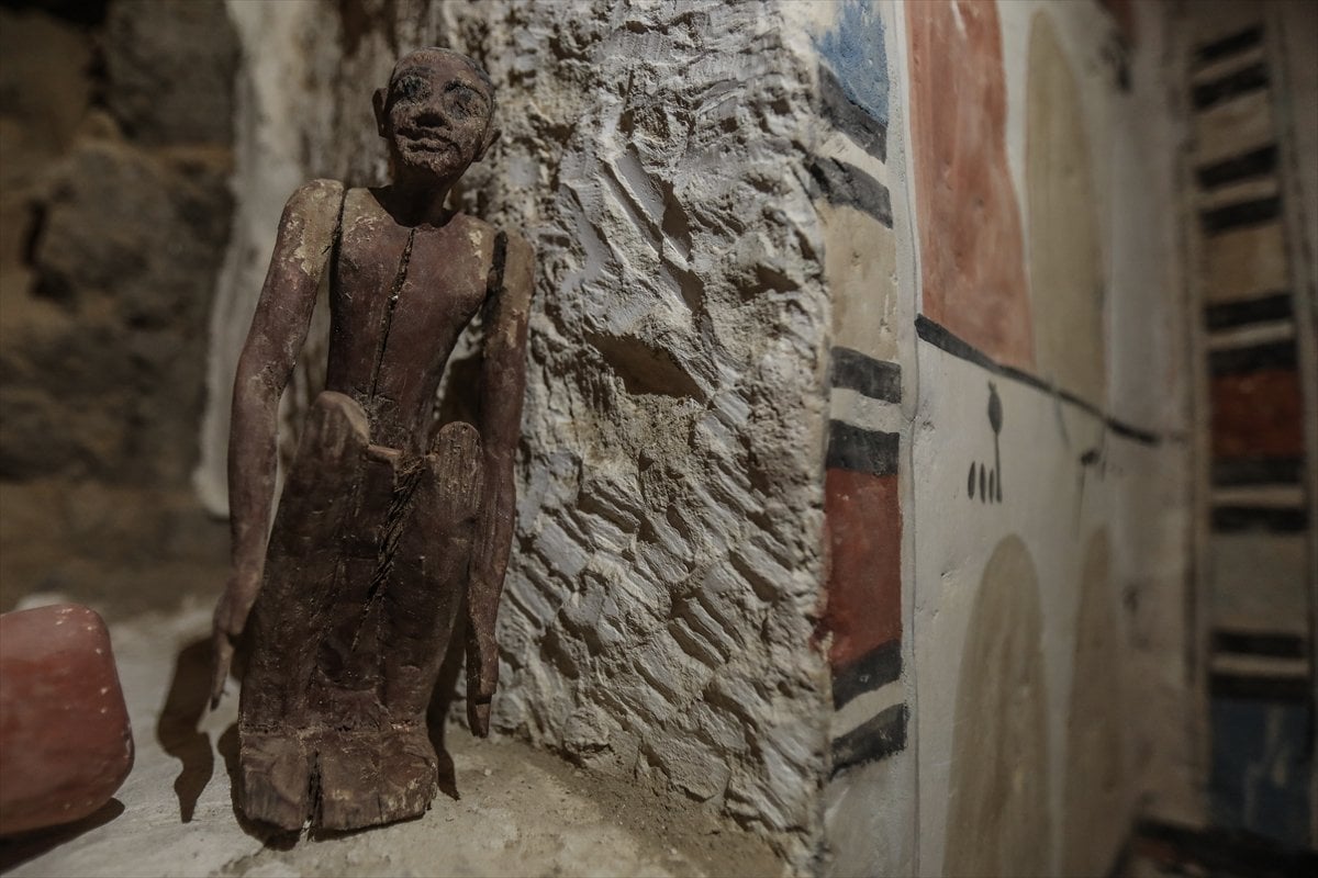 Firavunlar dönemine ait 5 mezar keşfedildi #3