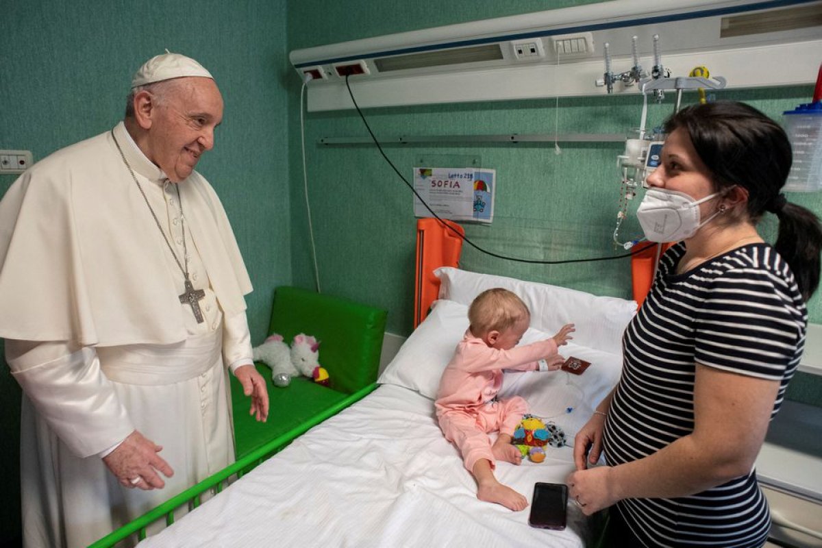 Pope Francis visits Ukrainian children in treatment #2