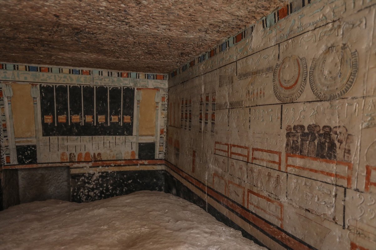 Firavunlar dönemine ait 5 mezar keşfedildi #5