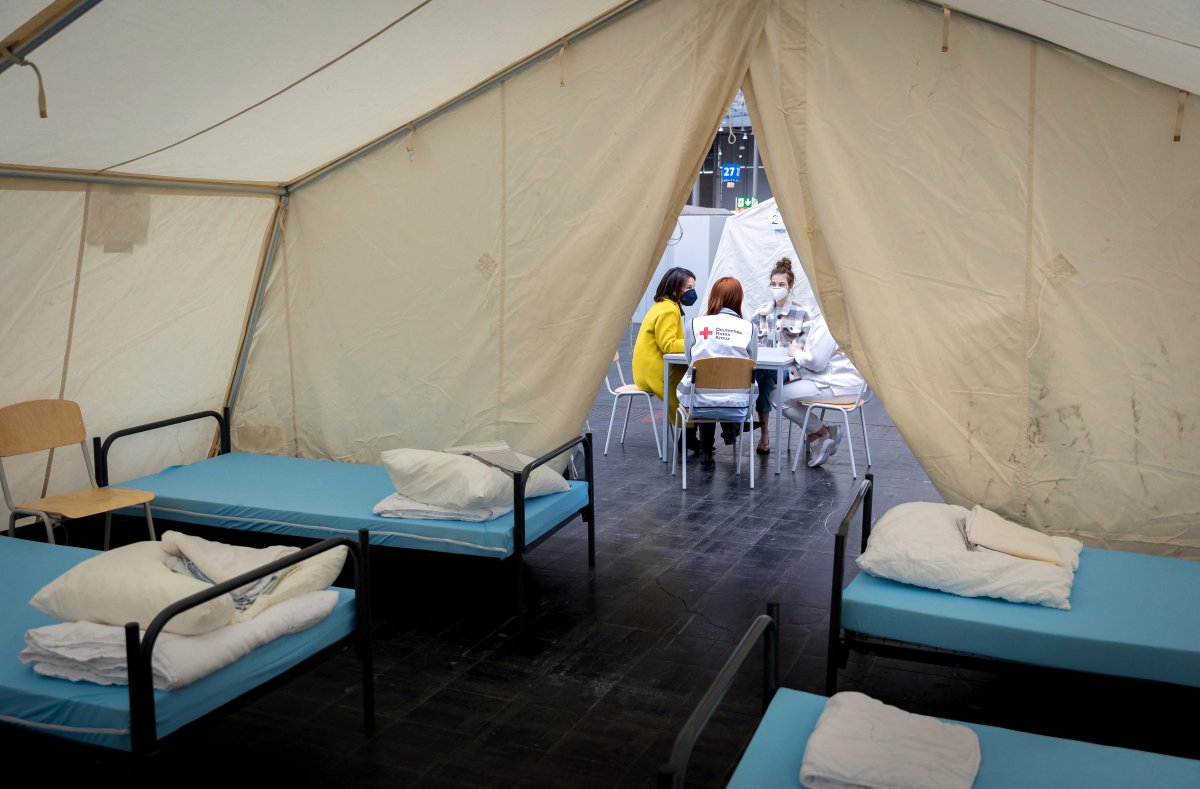 Tents for Ukrainian refugees were set up at the fairground in Germany #3