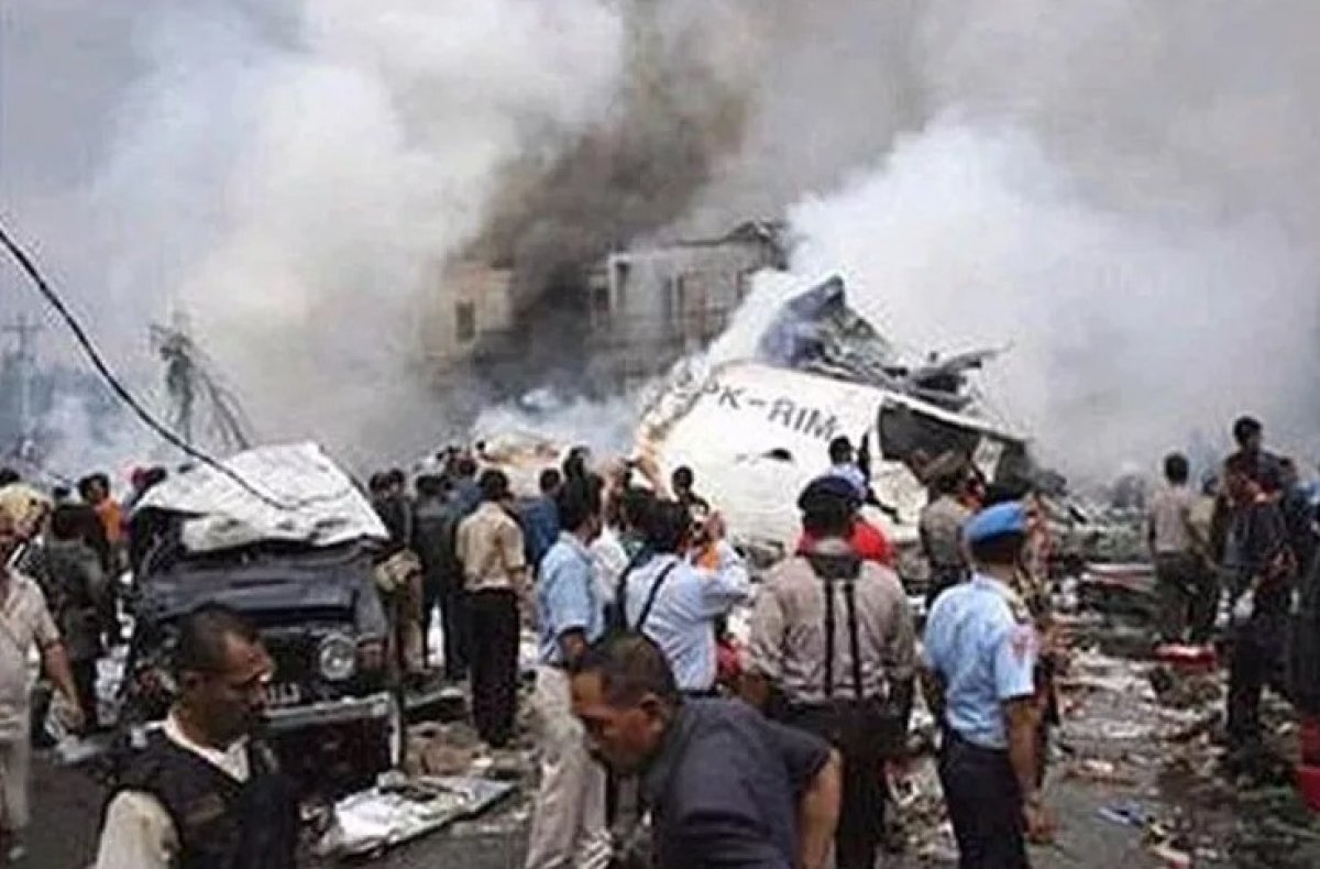 Passenger plane carrying 132 people crashed in China #4