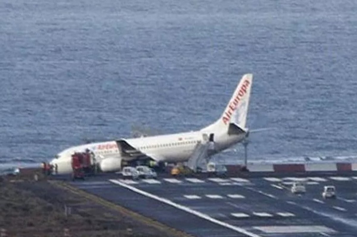 Passenger plane carrying 132 people crashed in China #5