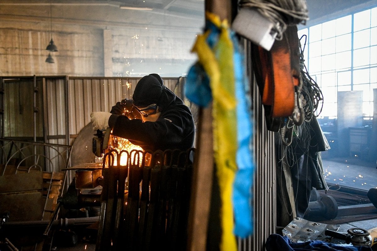 Steel vests are made from scrap vehicles in Ukraine #7