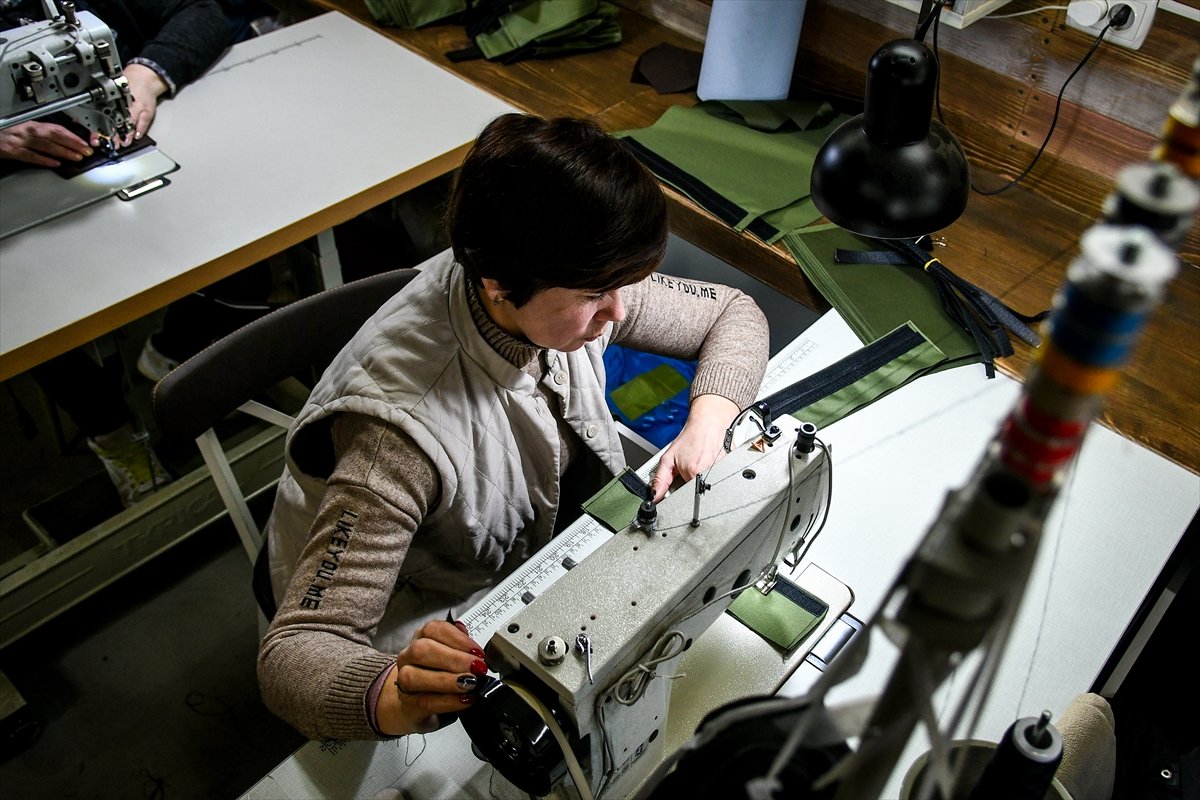 Steel vests are made from scrap vehicles in Ukraine #16