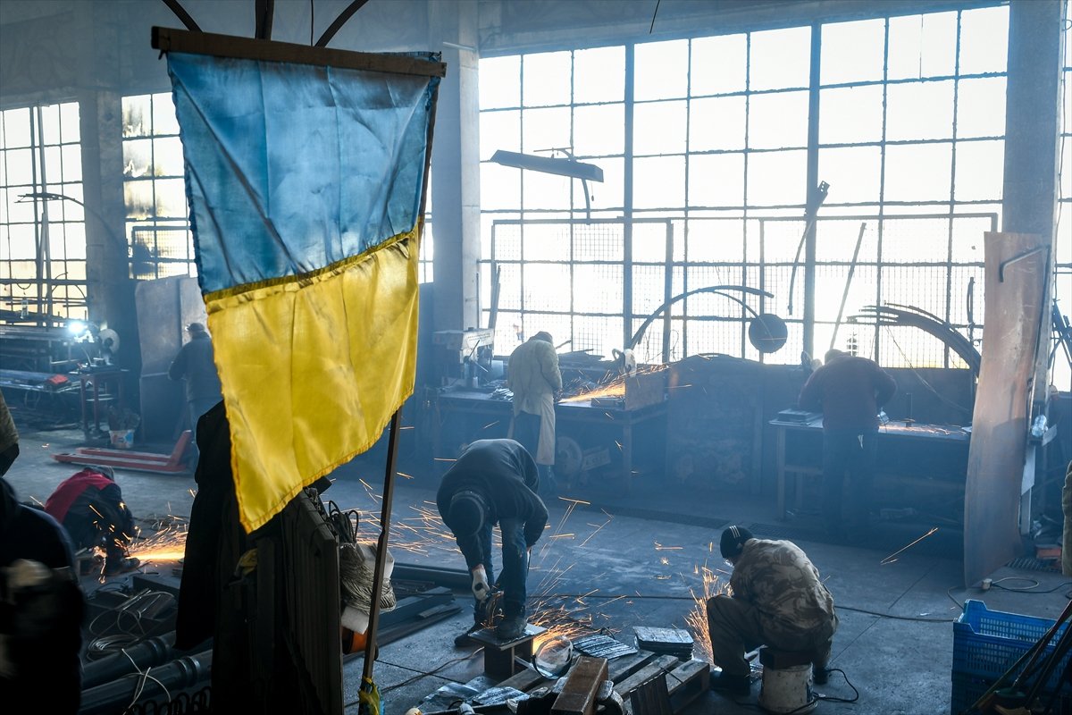 Steel vests are made from scrap vehicles in Ukraine #4