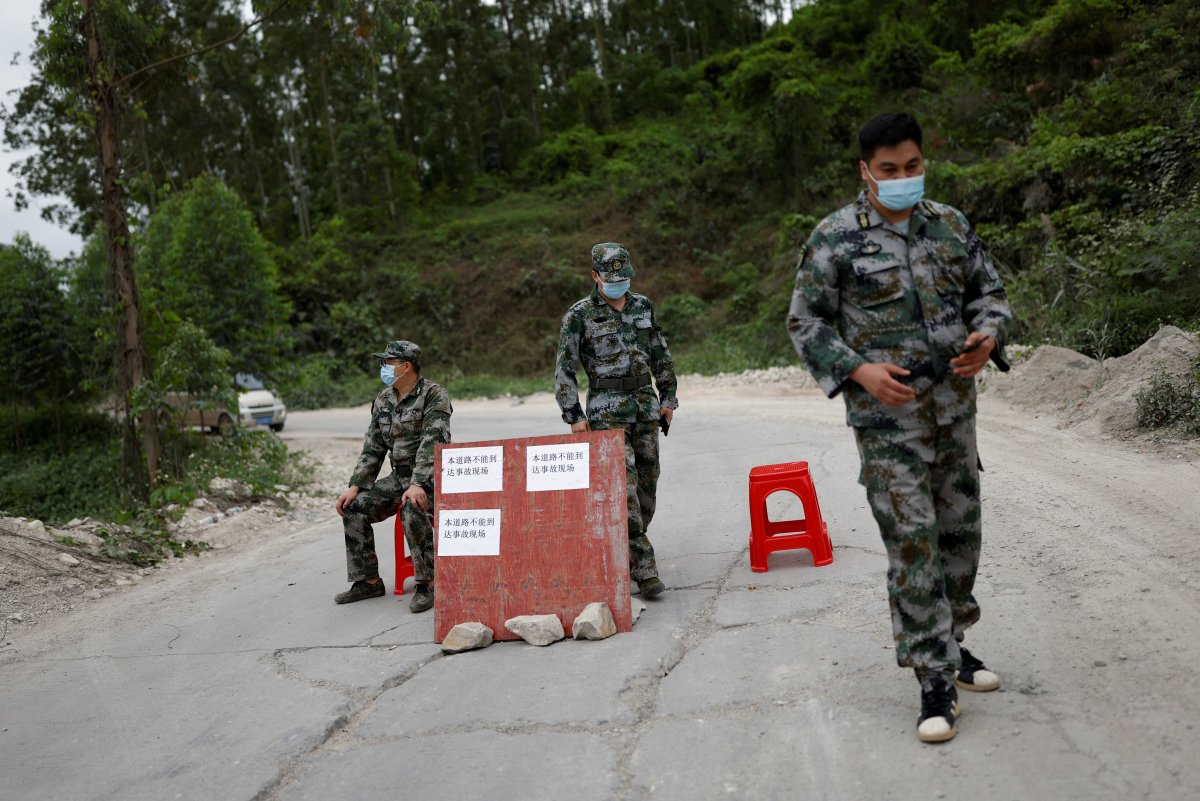 No survivors from the plane crash in China #6