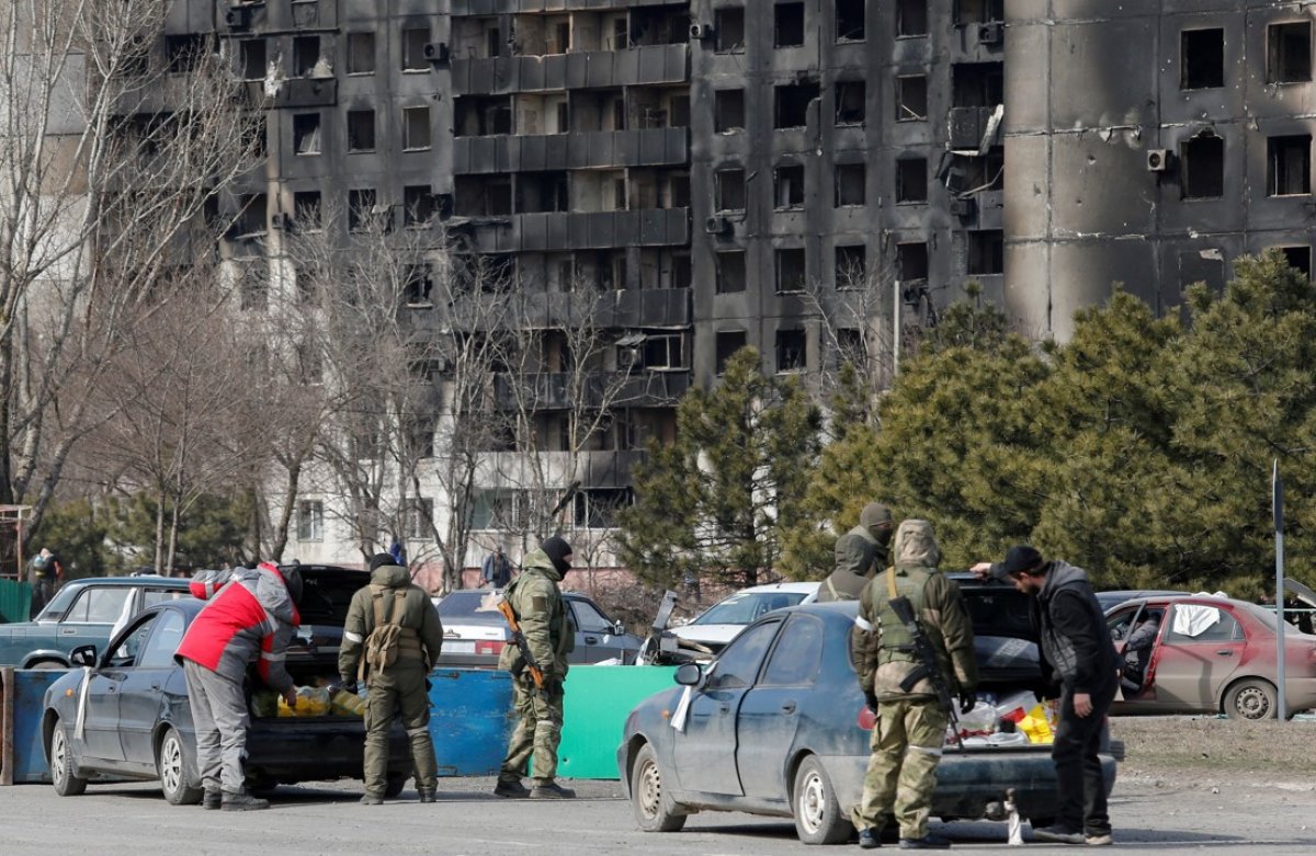 Ukraine: More than 100,000 civilians trapped in Mariupol #2