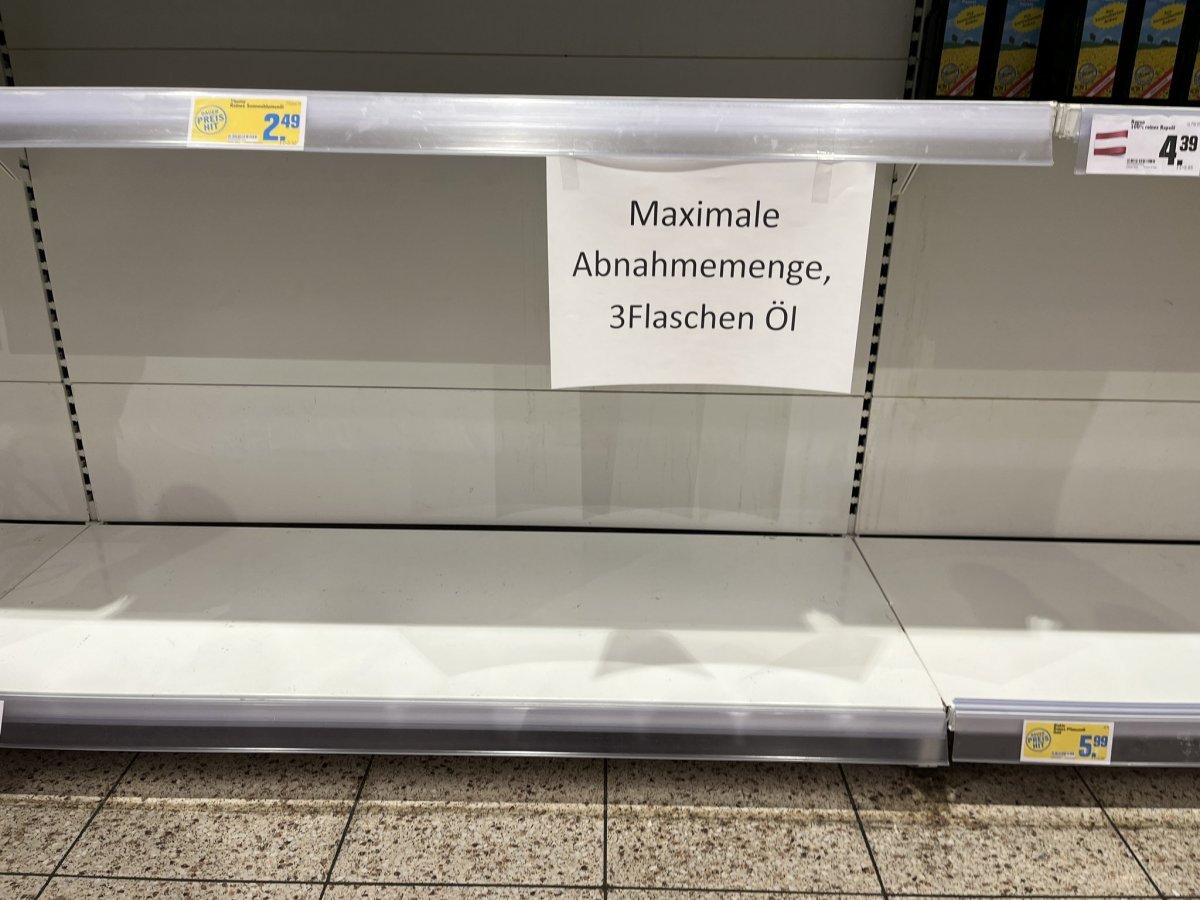 Sunflower oil and milk shelves empty in Spain #1