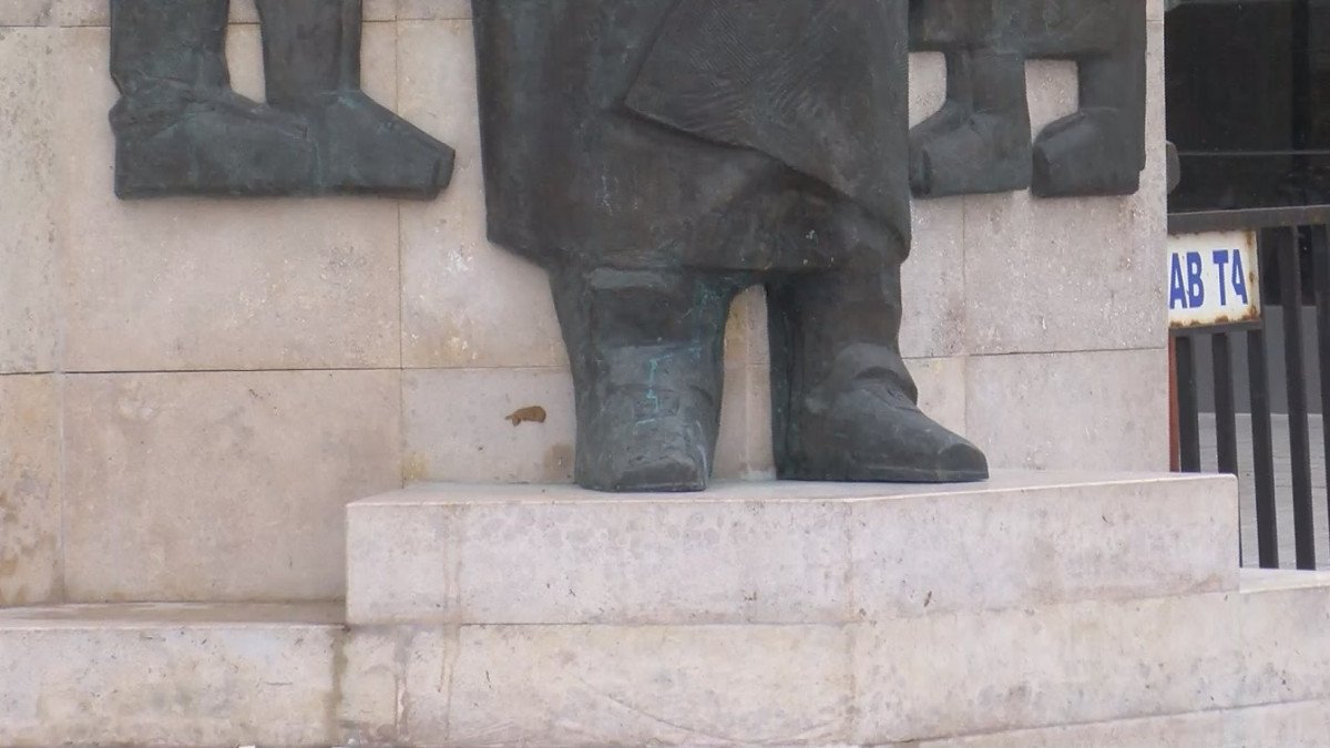 Bağcılar Meydanı ndaki Atatürk Anıtı beğenilmedi #3