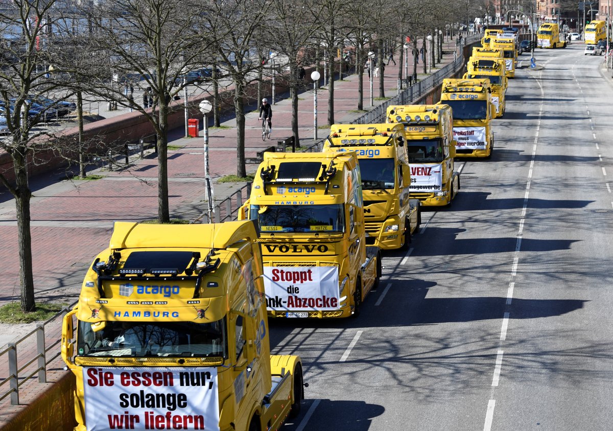 İspanya da taşımacılık sektörü akaryakıt zamlarına karşı sokağa indi #3