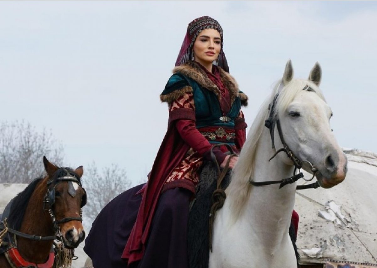 Kuruluş Osman ın Selvi Hatun u nikahtan dönmüş! Eski aşkını gören İrem Derici ye mesaj yağdırdı... #1