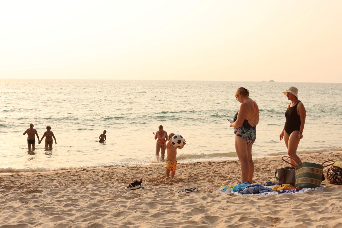 Russian tourists stranded in Thailand #1