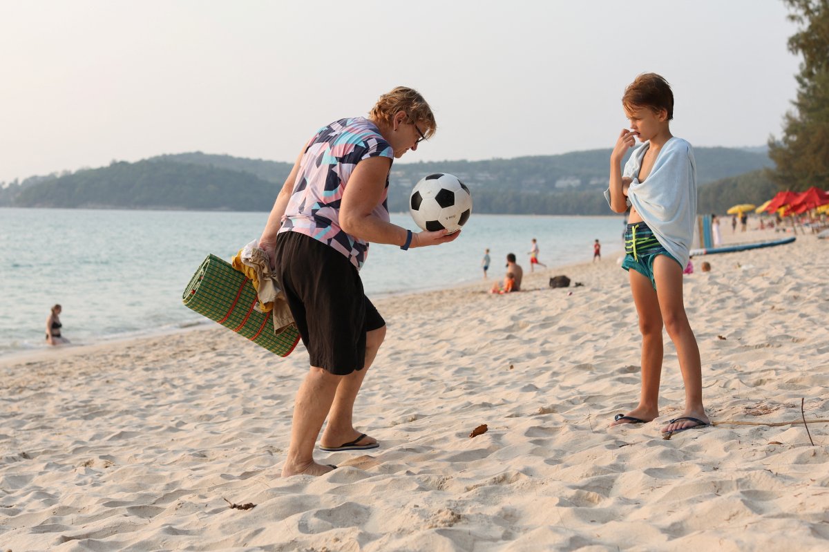 Russian tourists stranded in Thailand #4