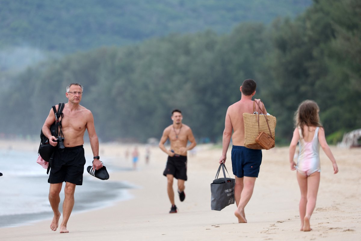 Russian tourists stranded in Thailand #3