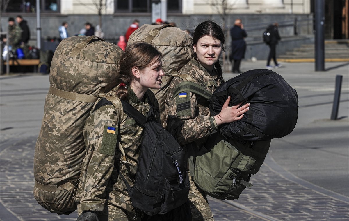 Ukrainians continue to enlist in the army #3