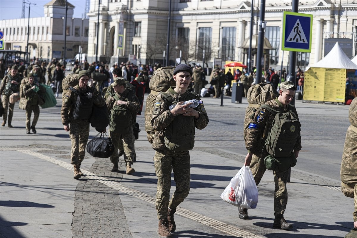 Ukrainians continue to enlist in the army #9