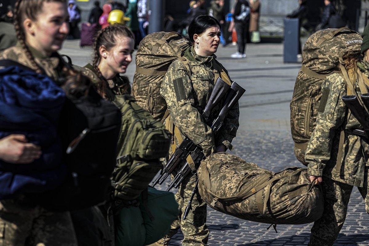 Ukrainians continue to enlist in the army #2