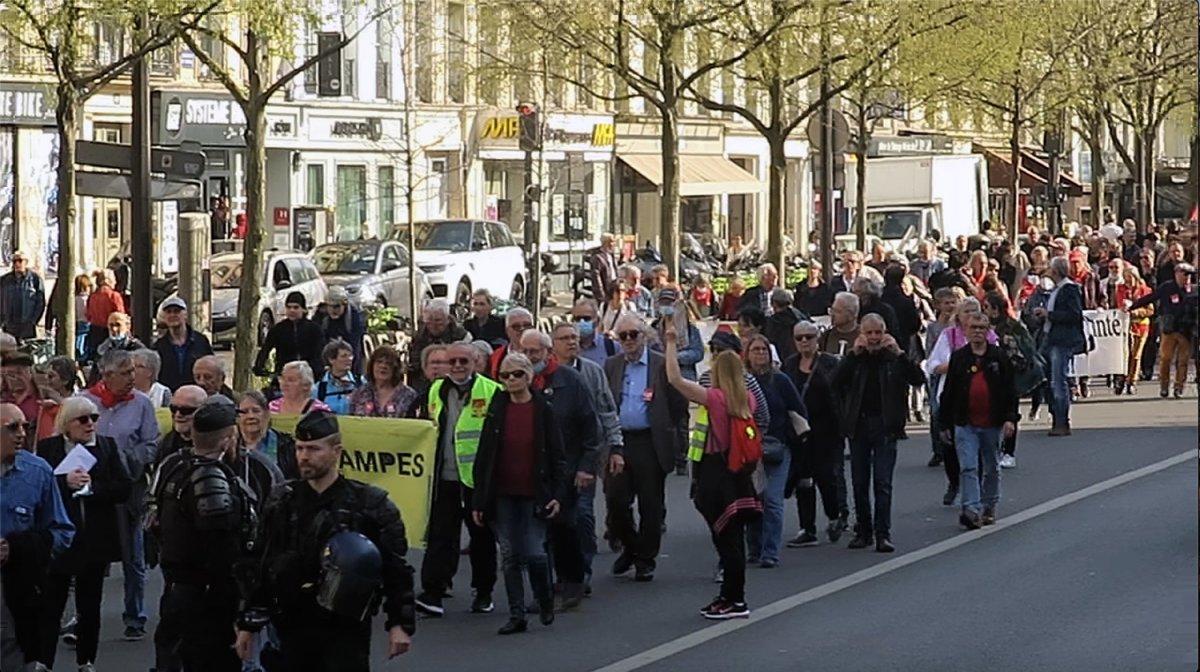 Retirees who want a raise in France took to the streets #2