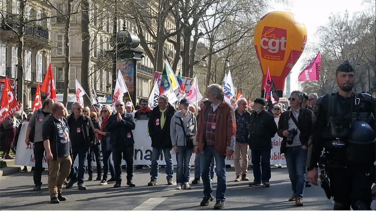 Retirees asking for a raise took to the streets in France #5