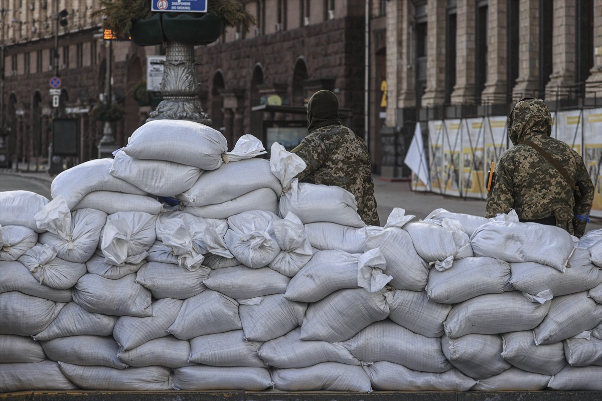 Life in Kyiv, where air strikes have decreased, is alive again #3