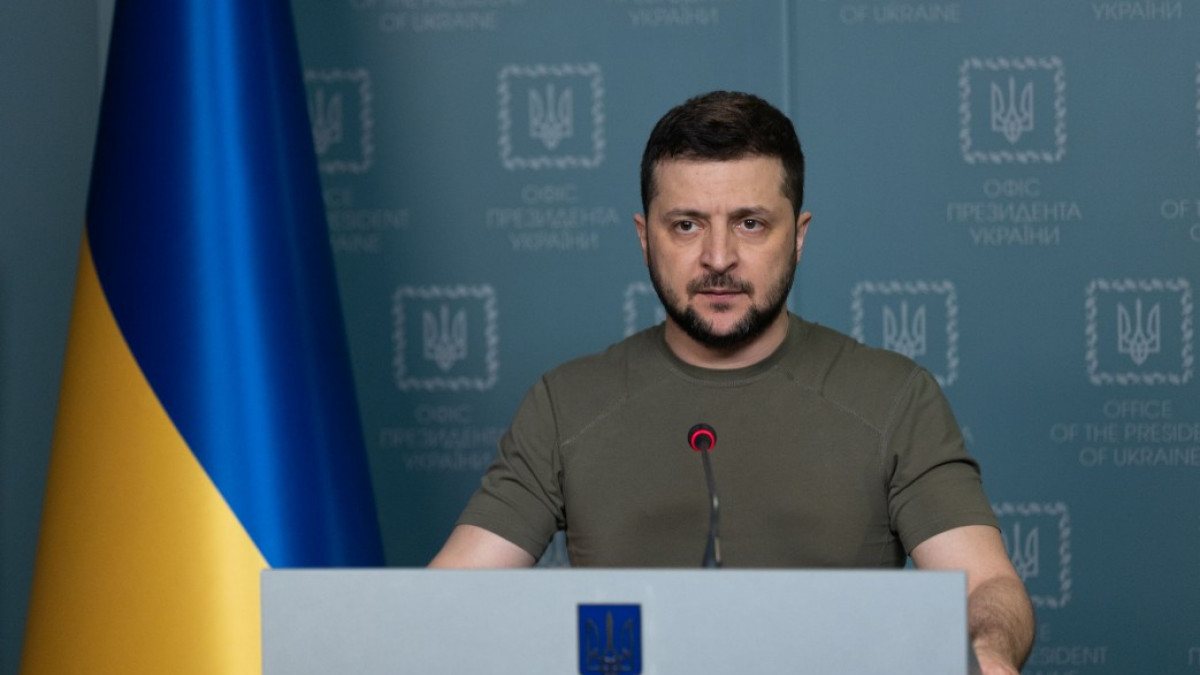 Volodymyr Zelensky: Ukraine cannot hit Russian missiles with machine ...