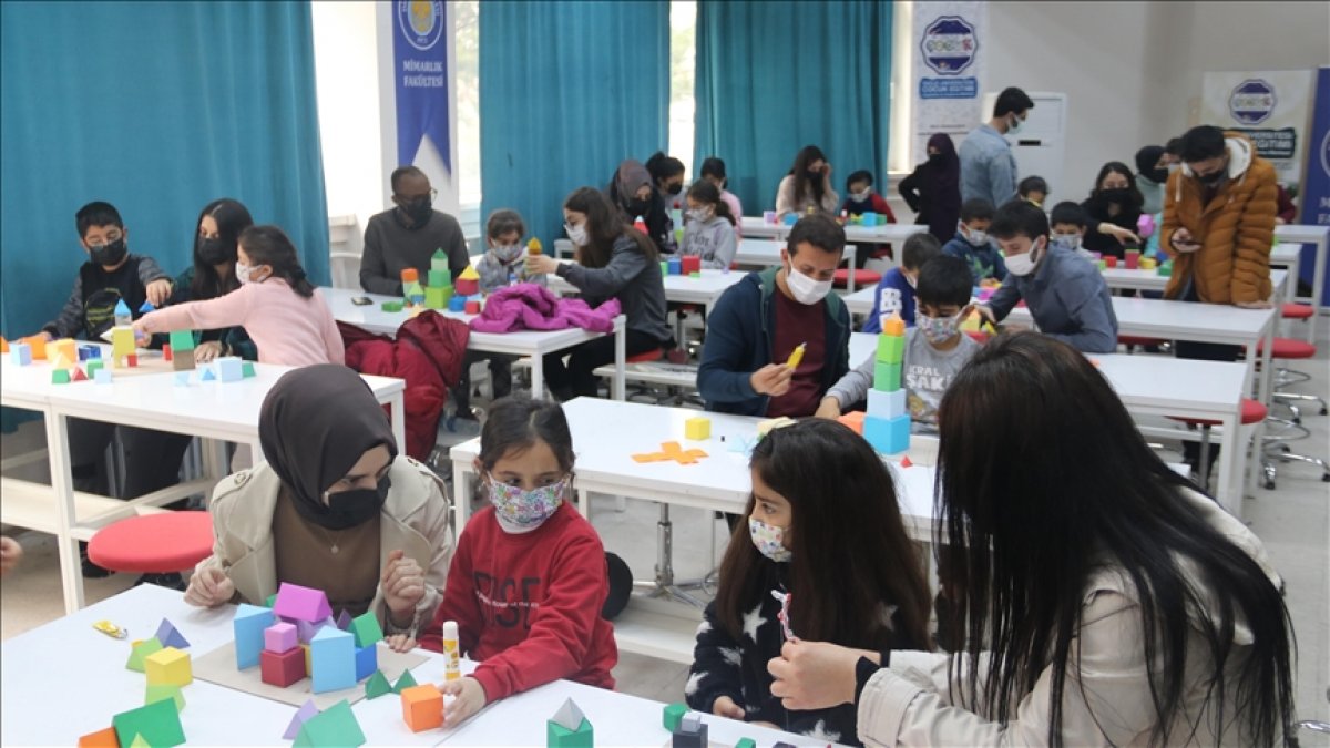 Diyarbakır da  çocuk üniversitesi nde geleceğin üniversite öğrencileri yetiştiriliyor #1