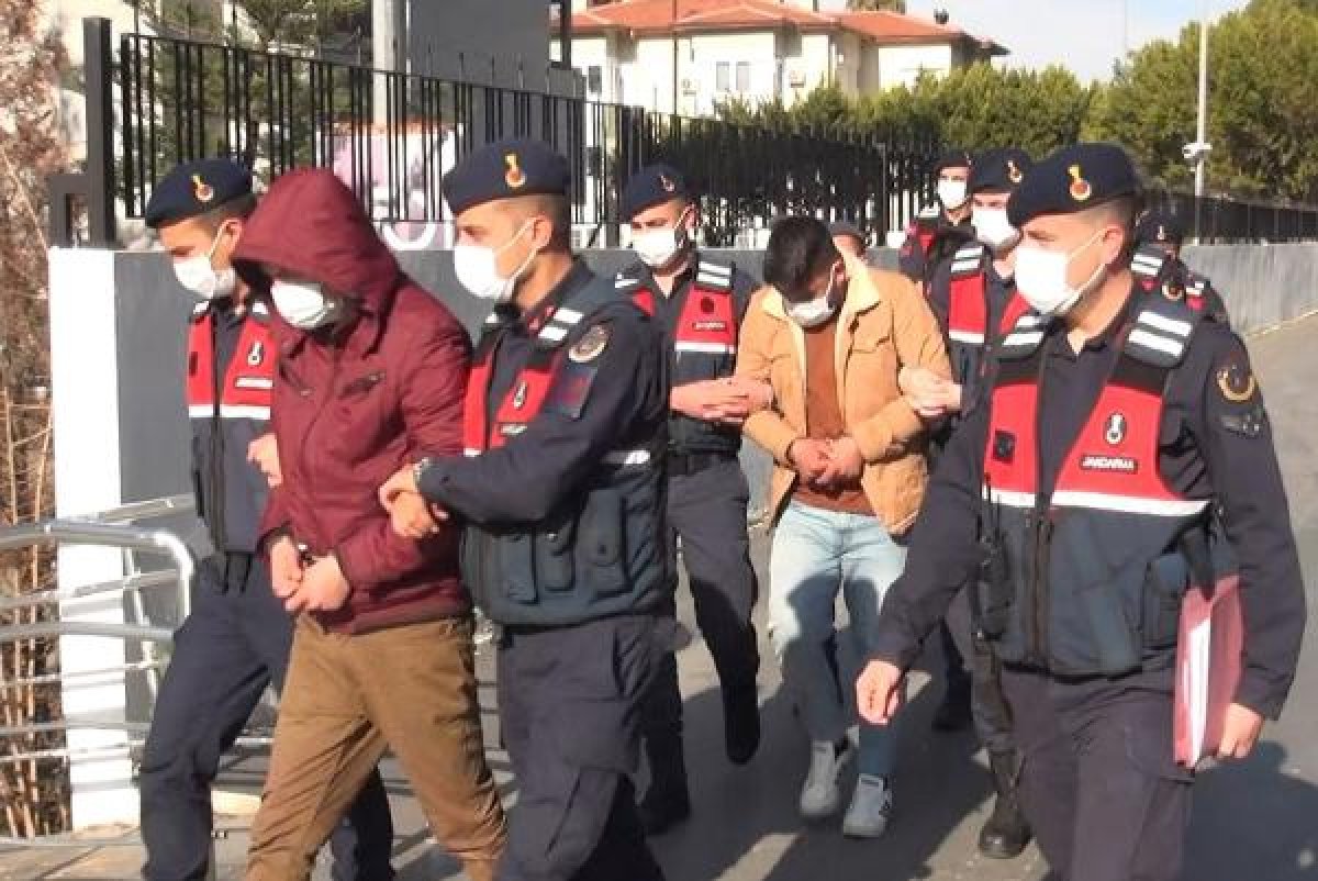Antalya’da, 5 bin TL’lik su vanası çalan şüpheliler yakalandı  #3