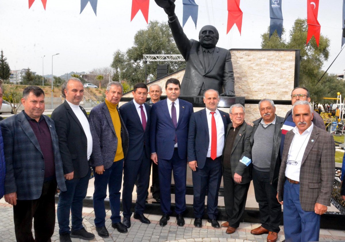 İyi Partili Nazilli Belediyesi nden Süleyman Demirel heykeli  #2