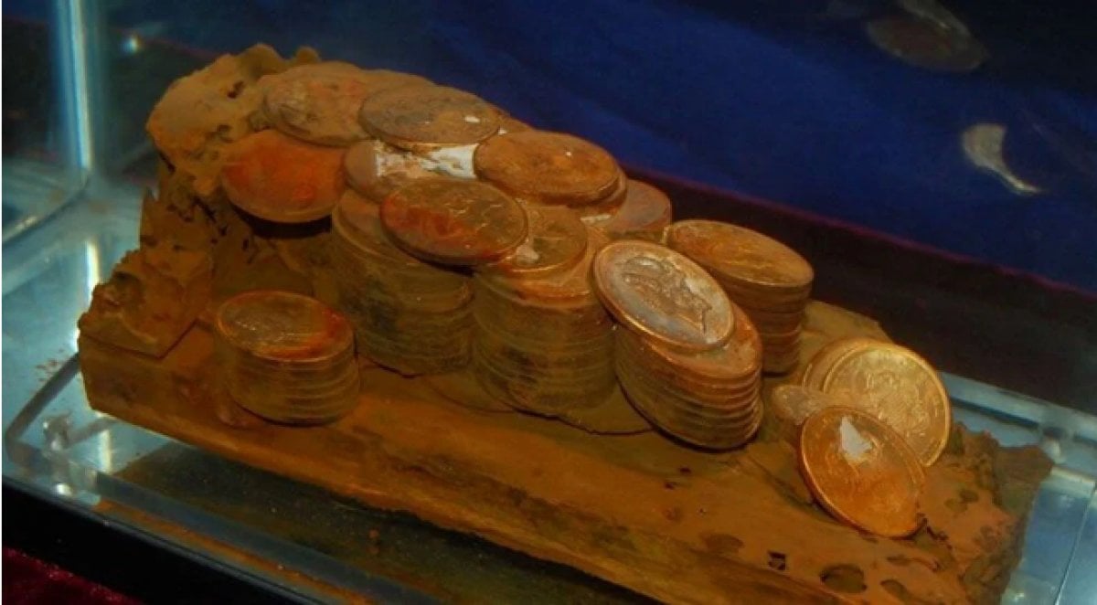 Photos from the ship that sank with 21 tons of gold coins in the USA #2