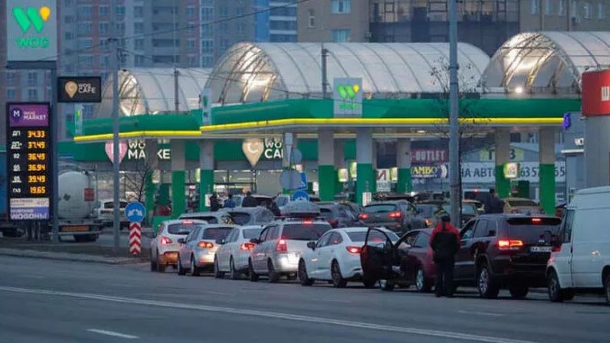Gasoline shortage in Ukraine, which cannot supply fuel