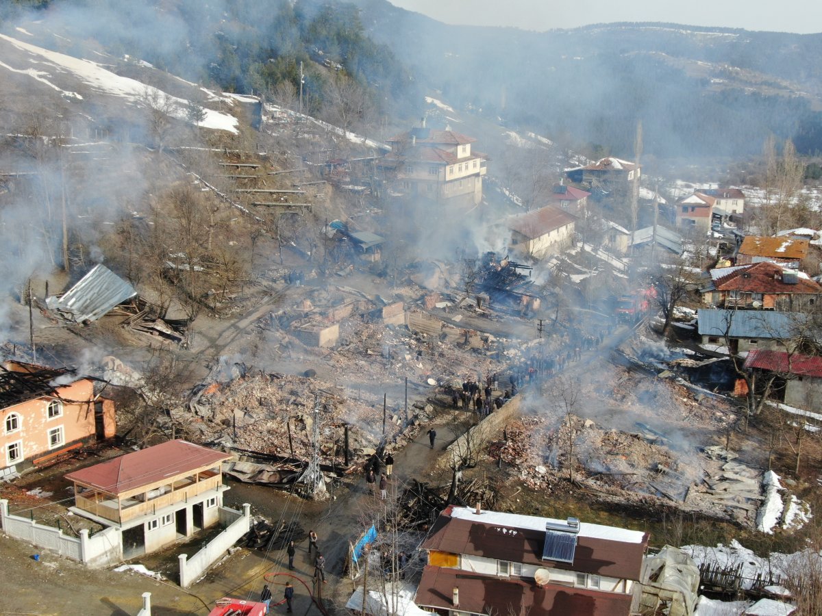 Kastamonu’da bir köy, alevlere teslim oldu #1