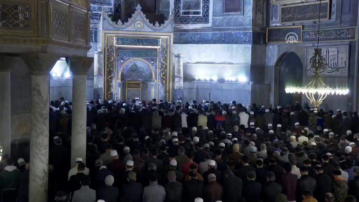 Ayasofya Camii nde 88 yıl sonra teravih namazı heyecanı  #4