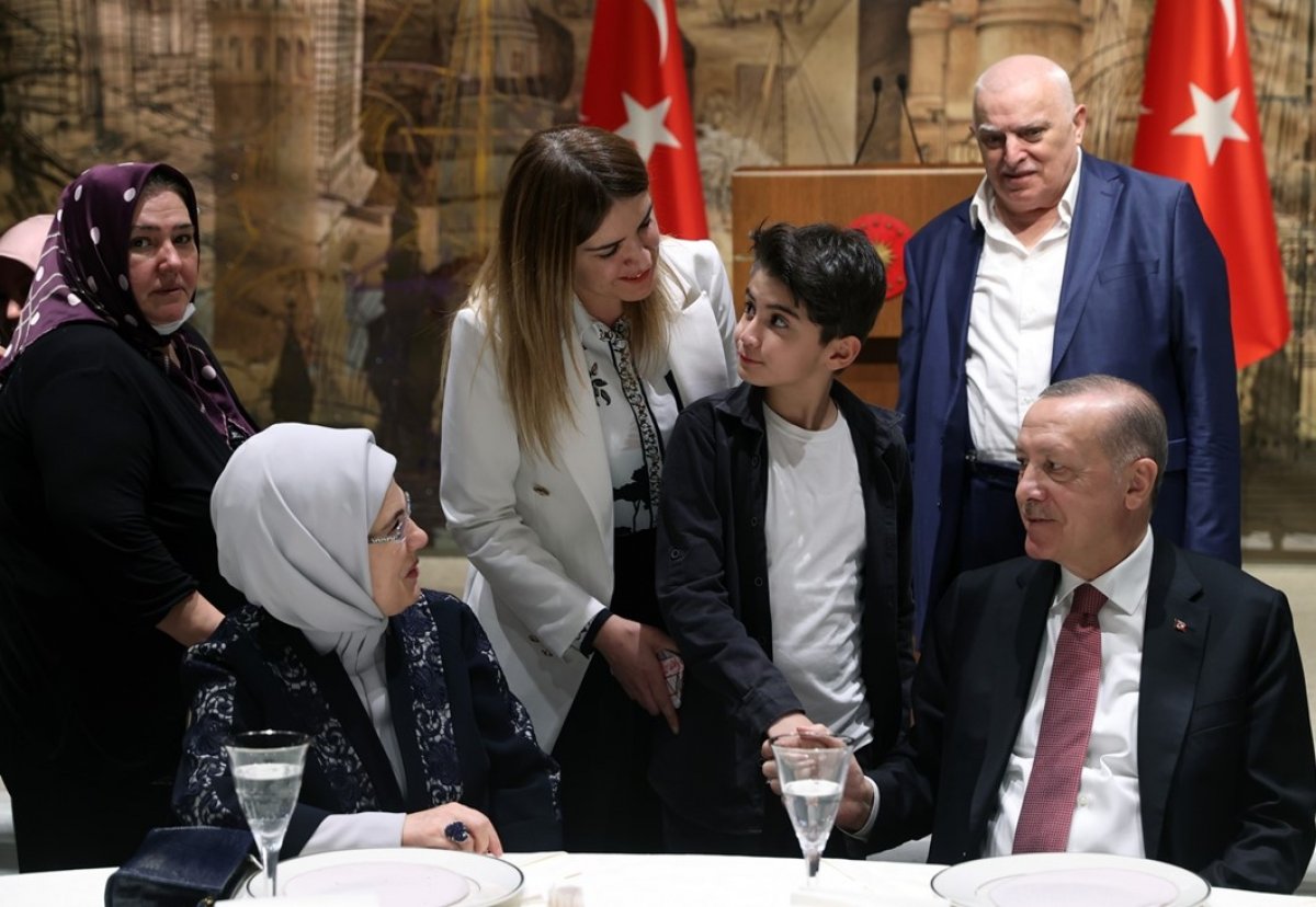Cumhurbaşkanı Erdoğan ilk iftarını şehit yakınlarıyla birlikte yaptı #3