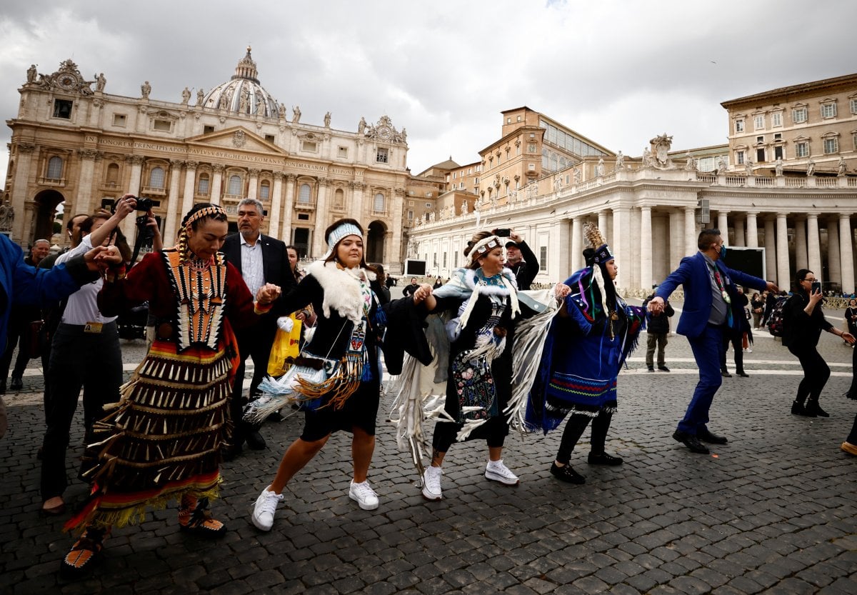 Pope Francis, the spiritual leader of the Catholics, will go to Canada to apologize to the Indians #2