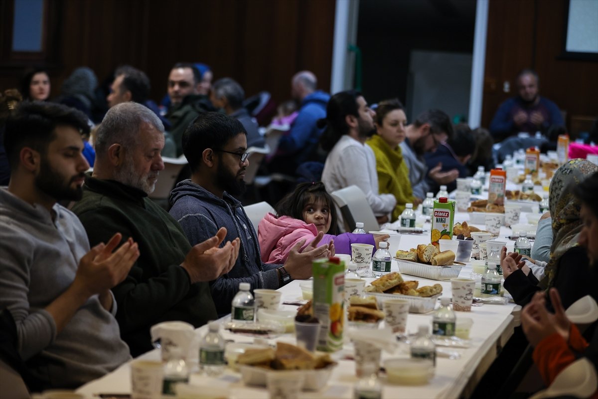 Muslims in the USA had their first iftar #14